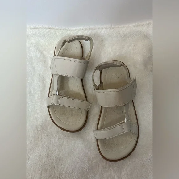 Teva Beige and Cream Footwear 🌴☀️ - Picture 2 of 6